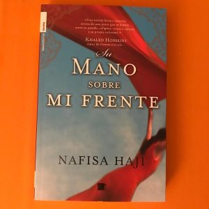 SU MANO SOBRE MI FRENTE